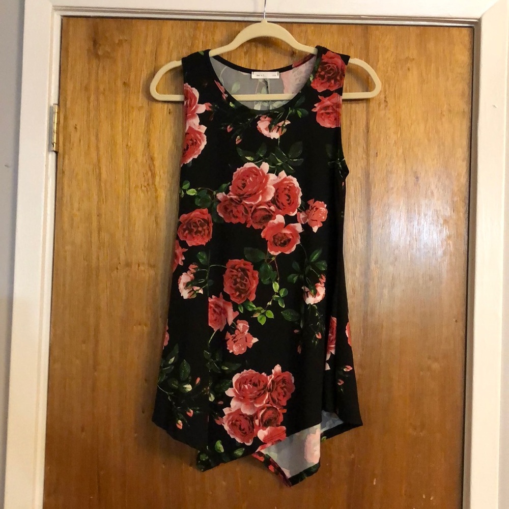 Reb & J Sleeveless Floral Top Size Small